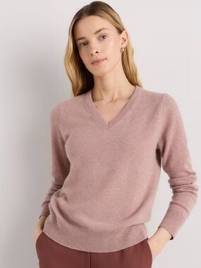 Women's V-Neck Sweater in Rose-Mauve PTP 18’ Very soft NWOT